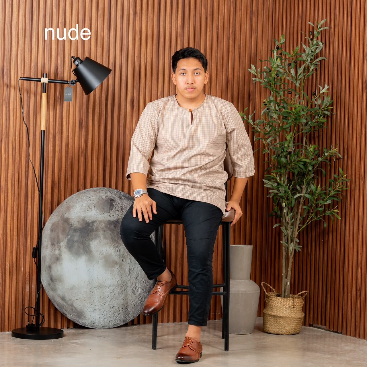 Model wearing Umier Nude